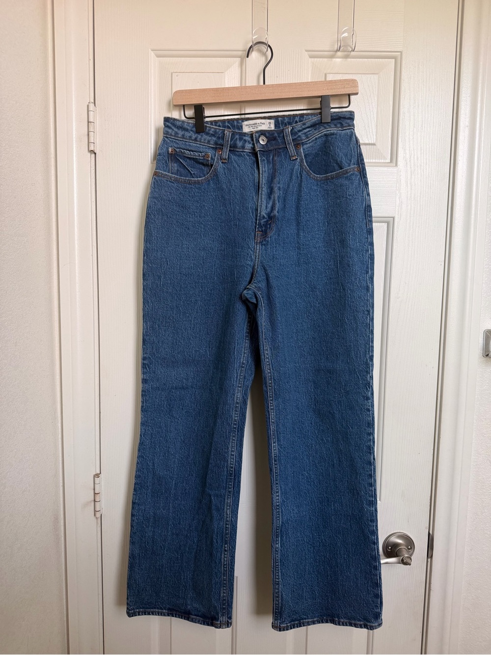 Abercrombie curve love 90’s relaxing jean.